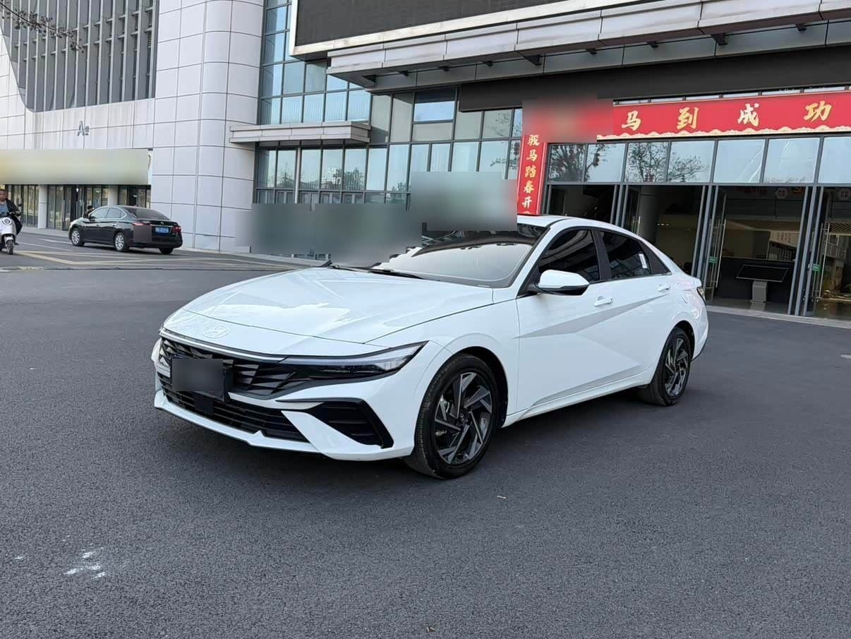 2023 Hyundai Elantra front exterior