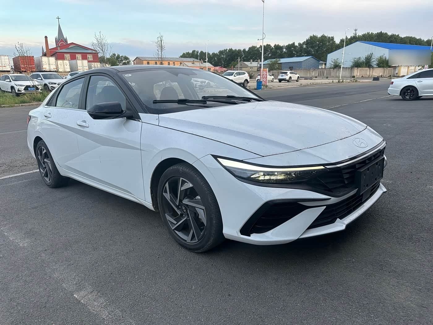 2023 Hyundai Elantra front exterior