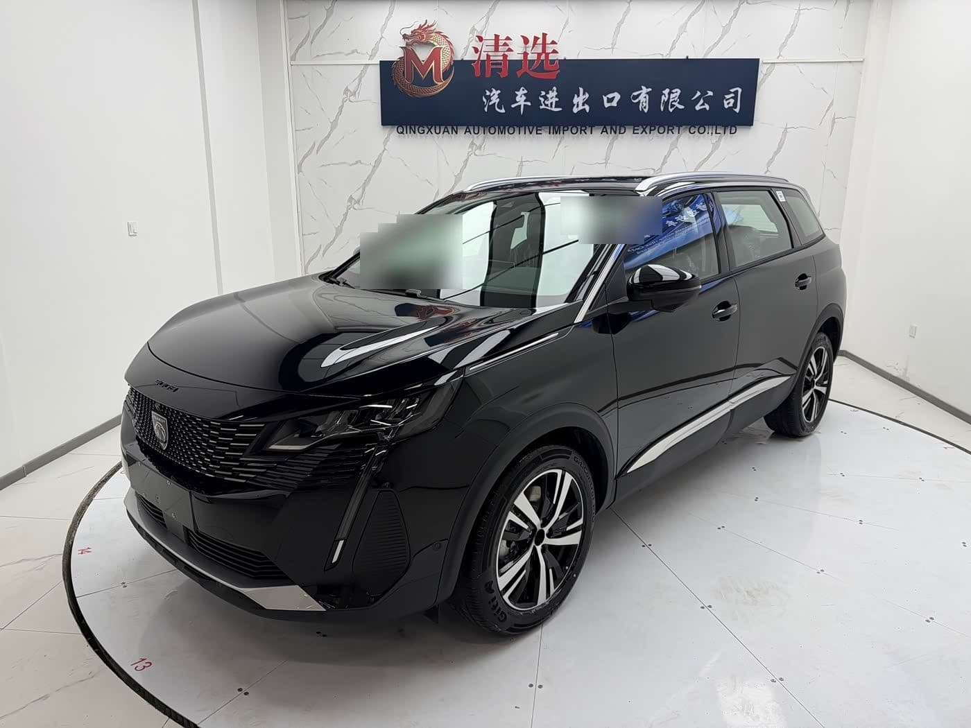 2025 Peugeot 5008 front exterior