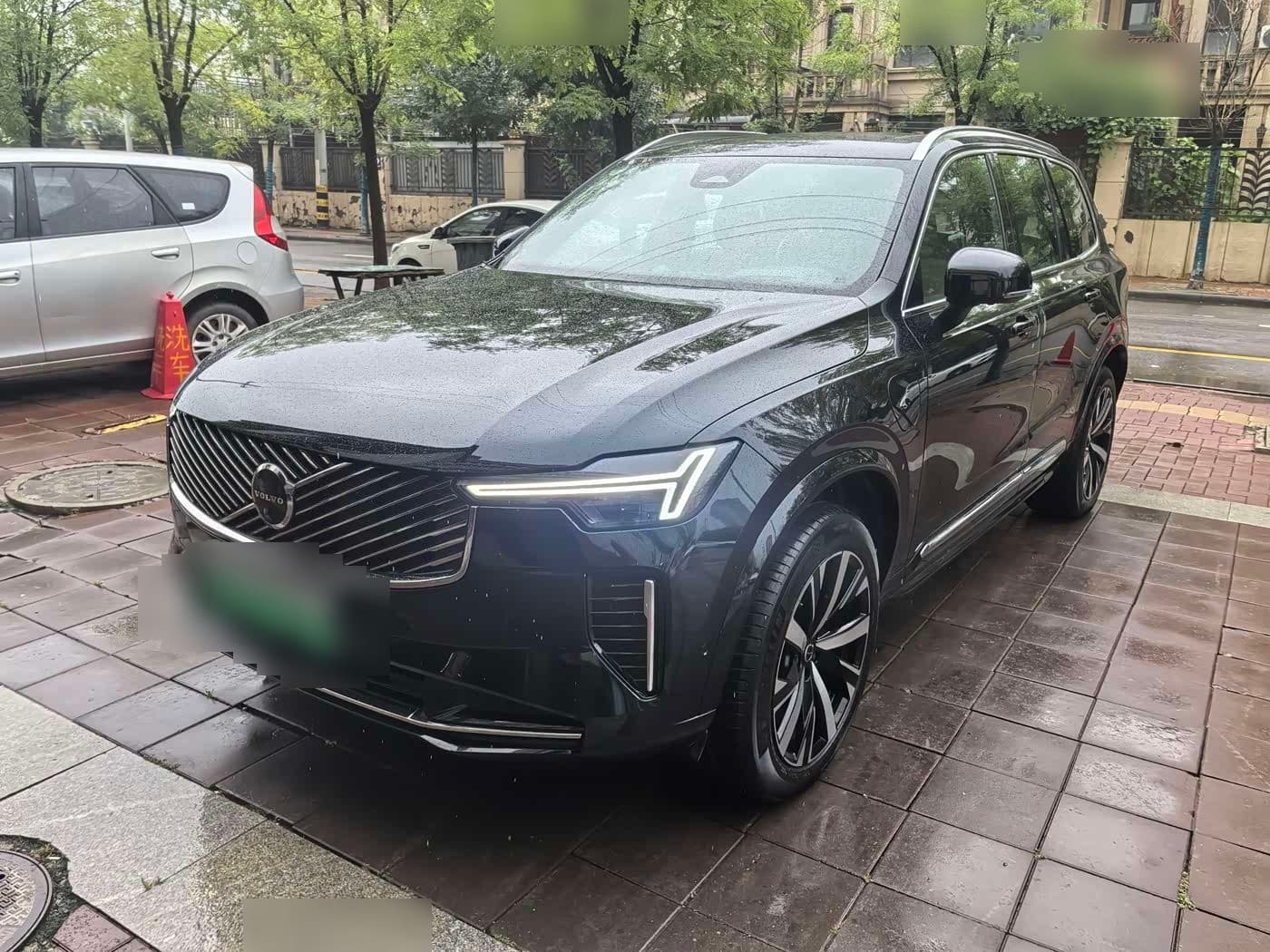 2025 Volvo XC90 Plug-in Hybrid