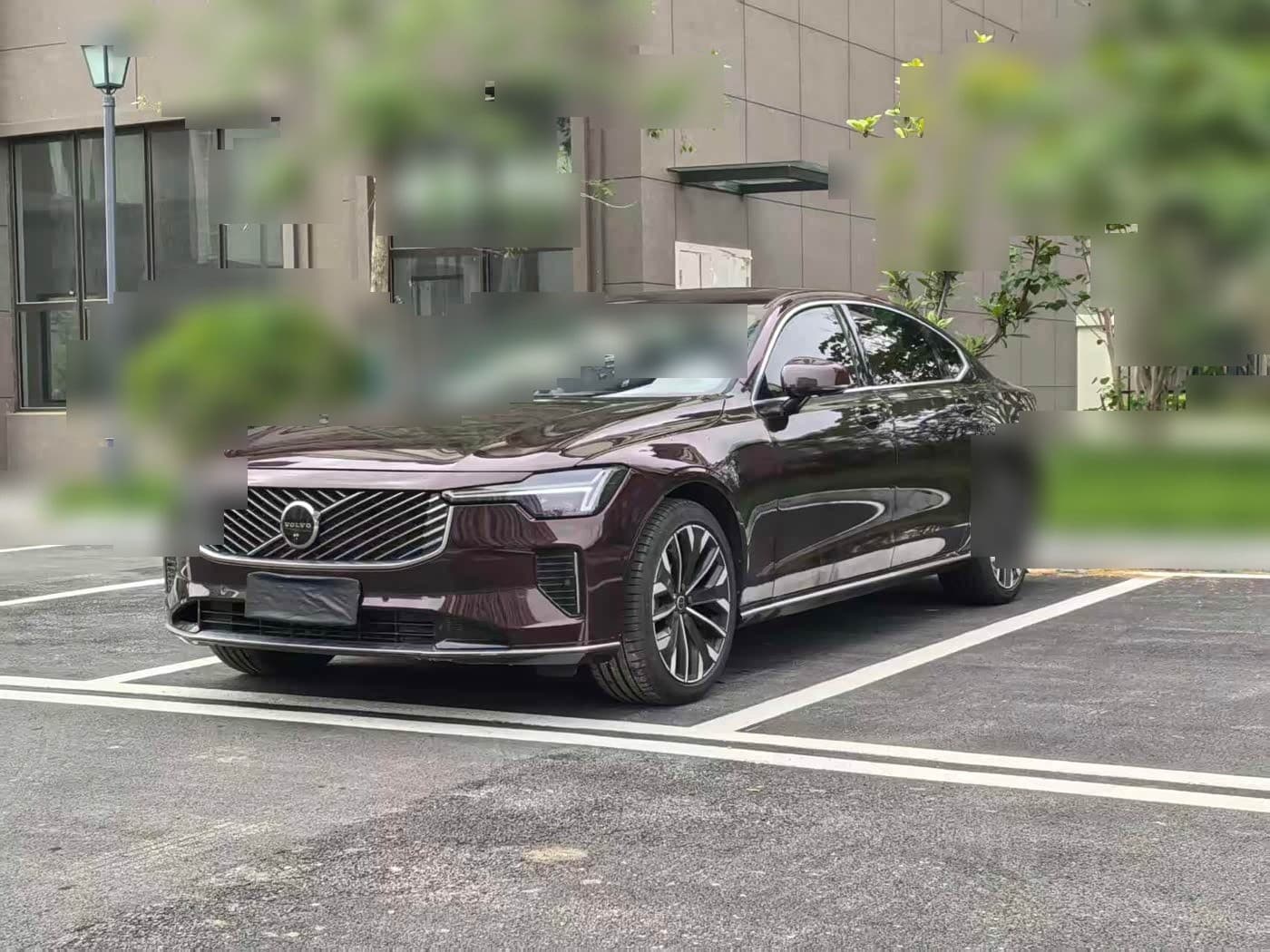 2025 Volvo S90 front exterior