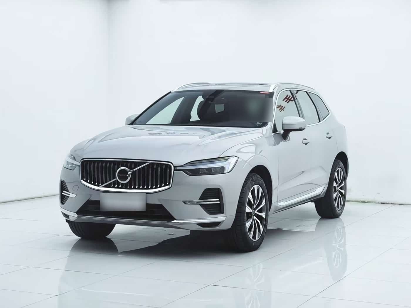 2022 Volvo XC60 front exterior