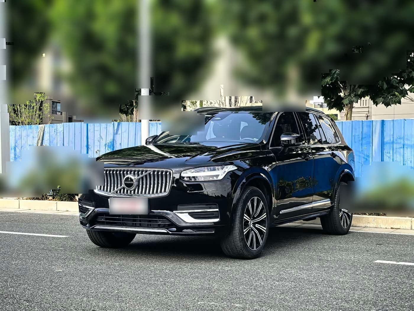 2023 Volvo XC90 front exterior