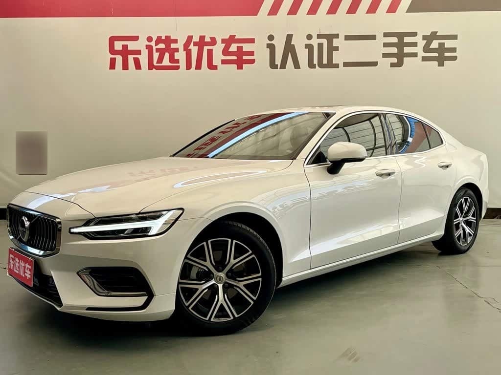 2023 Volvo S60 front exterior