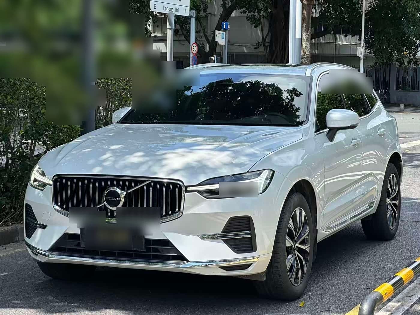 2023 Volvo XC60 front exterior