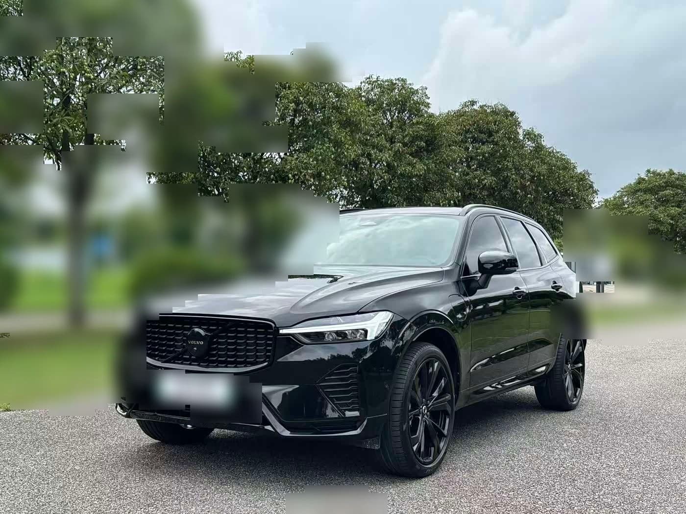 2024 Volvo XC60 Plug-in Hybrid front exterior