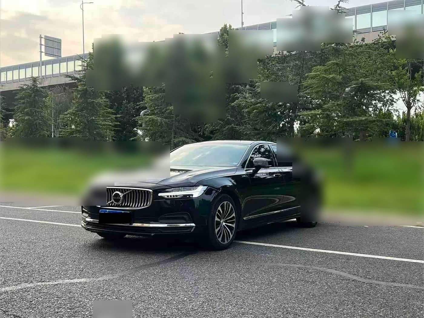 2022 Volvo S90 front exterior