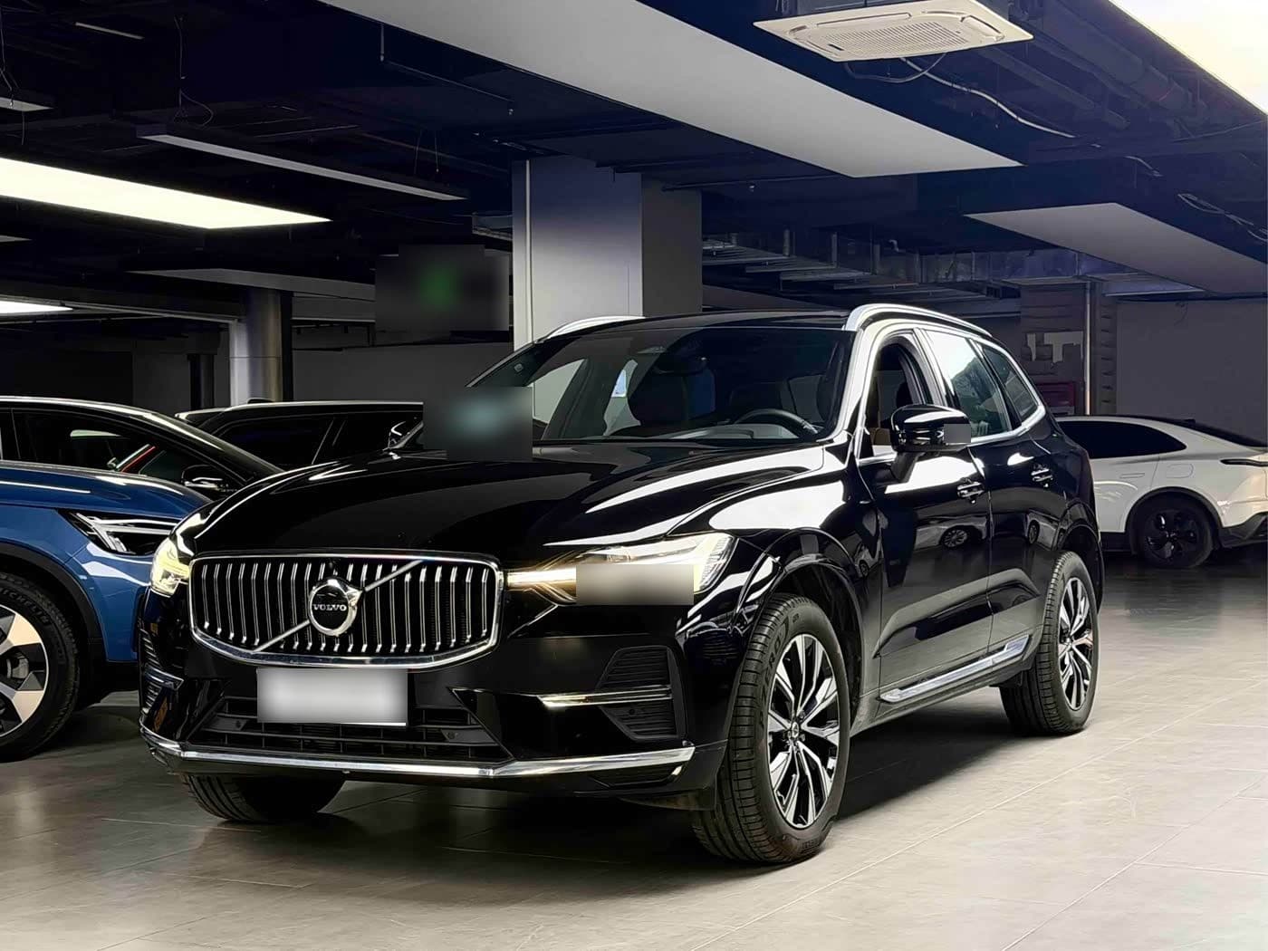 2024 Volvo XC60 front exterior