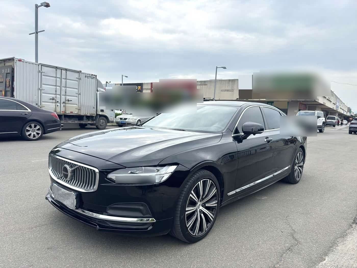 2022 Volvo S90 front exterior