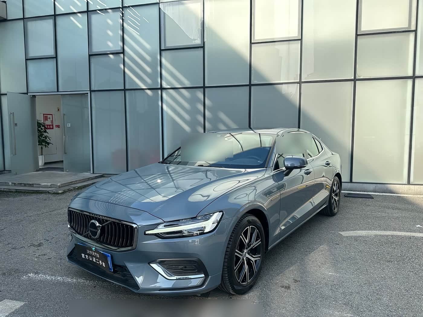 2023 Volvo S60 front exterior
