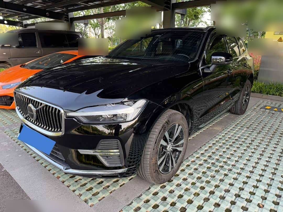 2024 Volvo XC60 front exterior