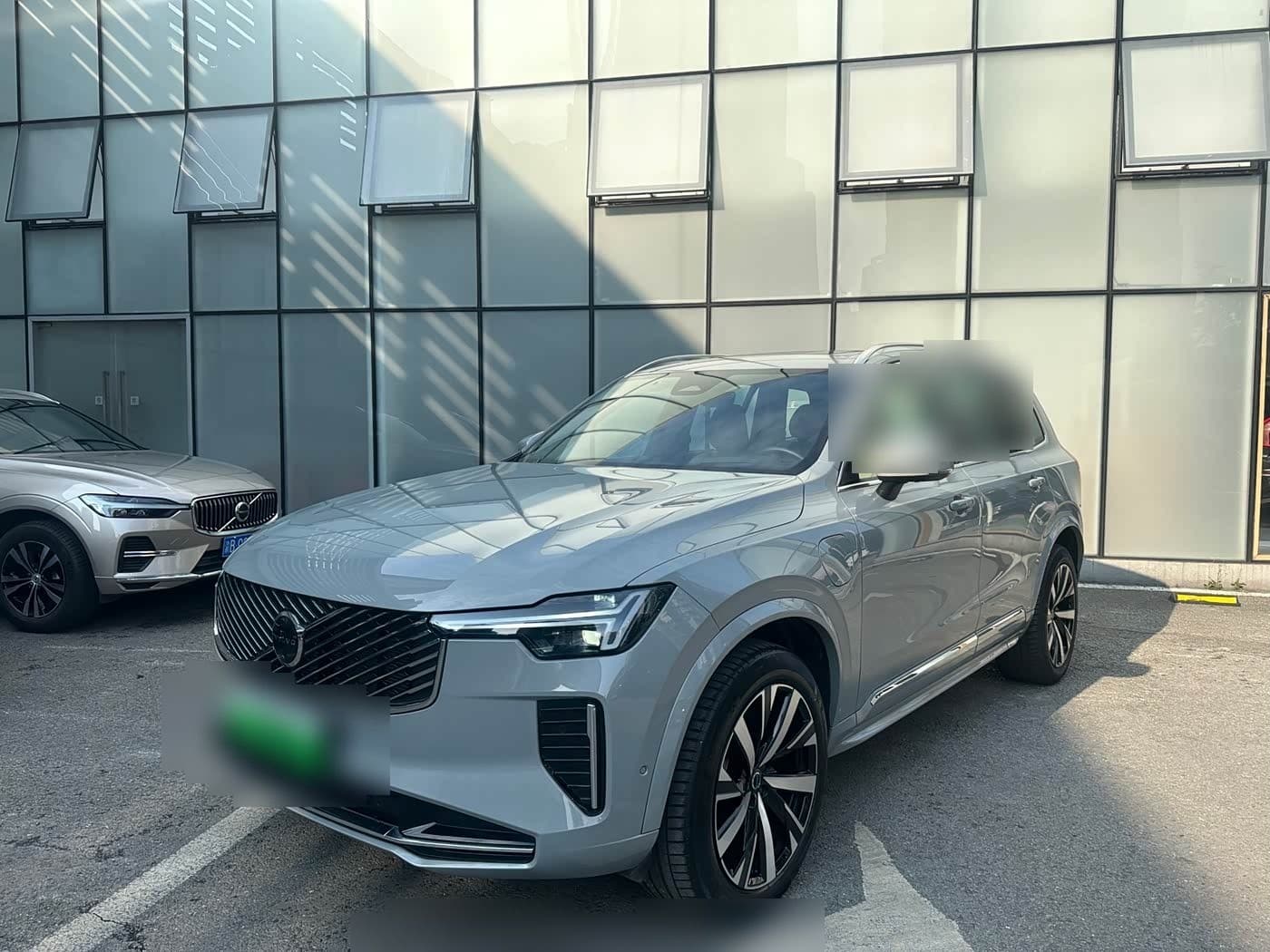 2025 Volvo XC90 Plug-in Hybrid front exterior