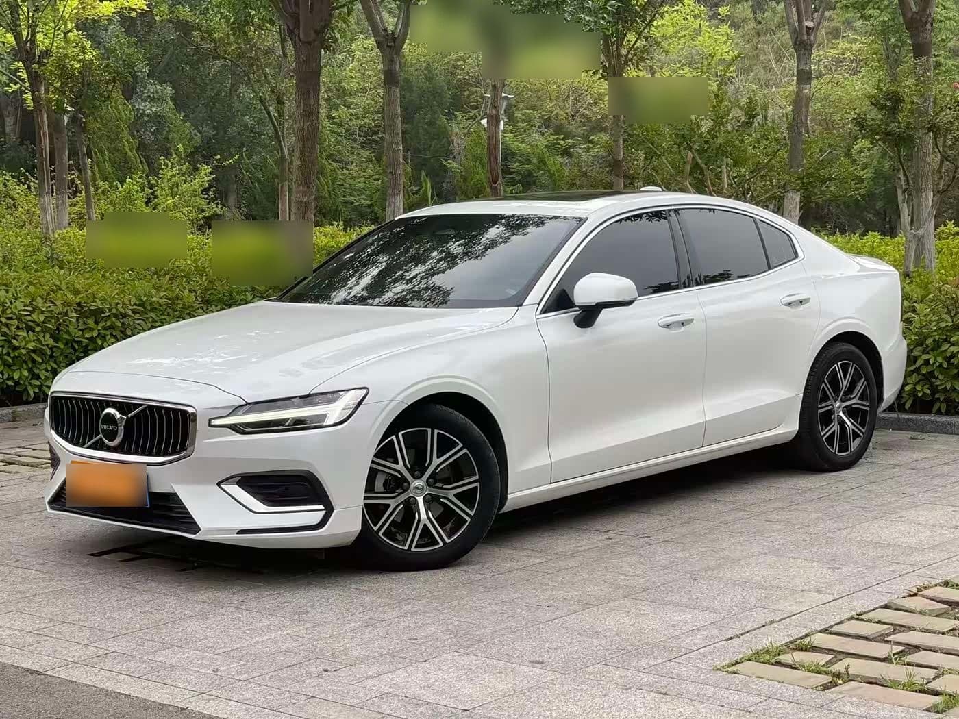 2023 Volvo S60 front exterior