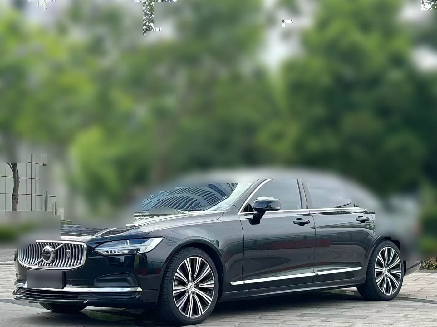 2022 Volvo S90 front exterior