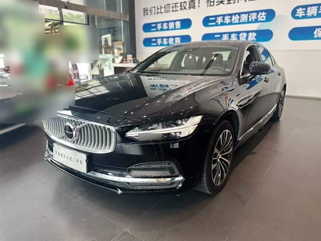 2023 Volvo S90 front exterior