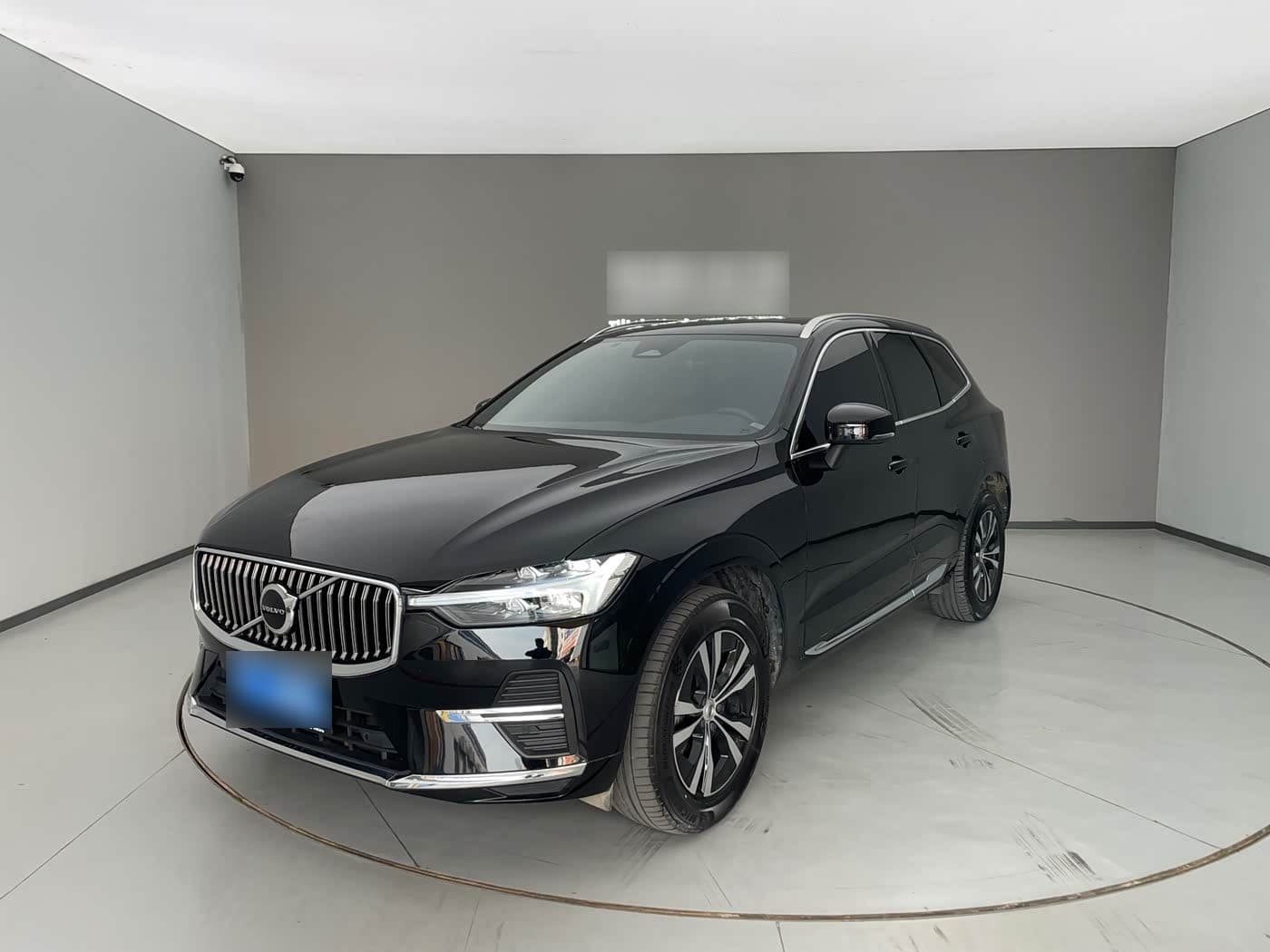 2022 Volvo XC60 front exterior