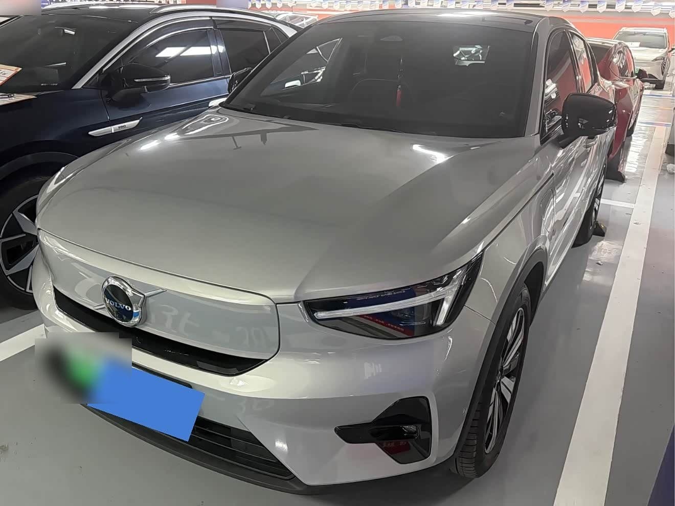 2022 Volvo C40 front exterior