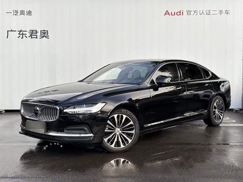 2024 Volvo S90 front exterior