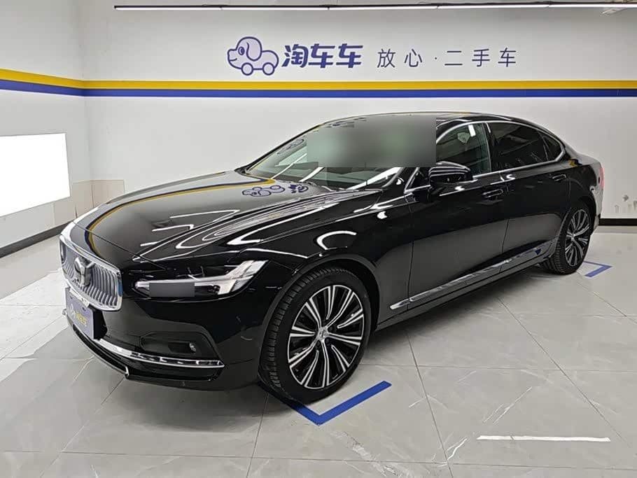 2024 Volvo S90 front exterior
