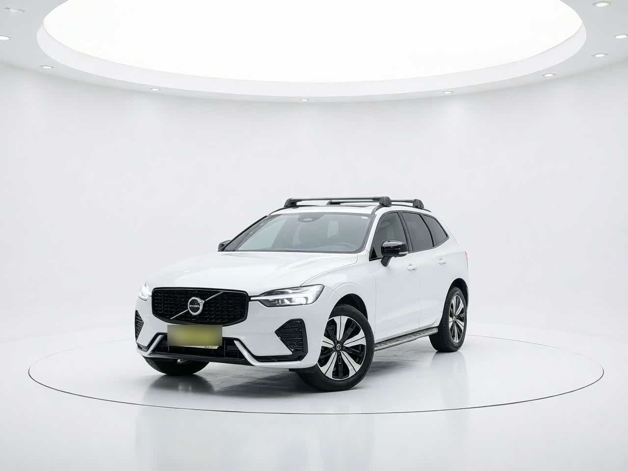2023 Volvo XC60 front exterior