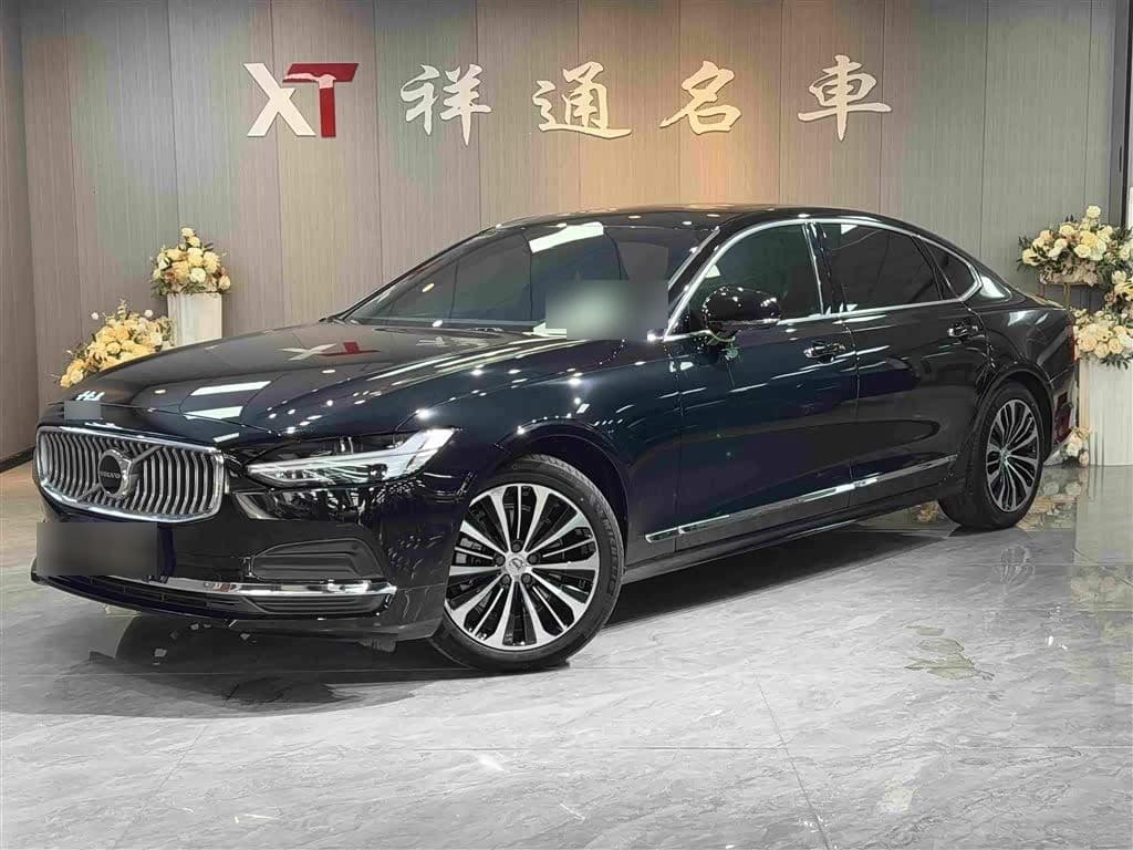 2022 Volvo S90 front exterior