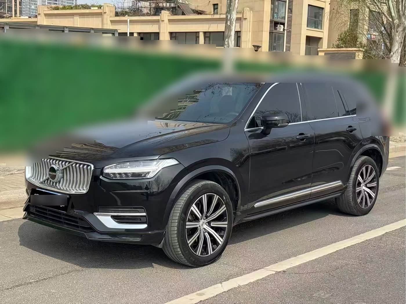 2023 Volvo XC90 front exterior