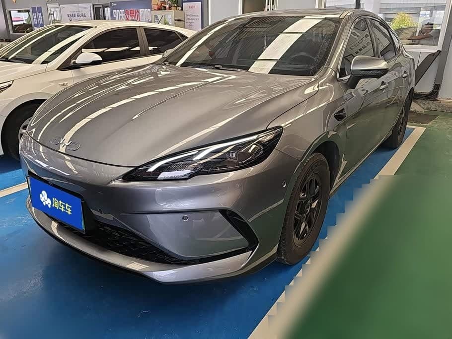 2025 BYD Hai Bao 05 DM-i front exterior