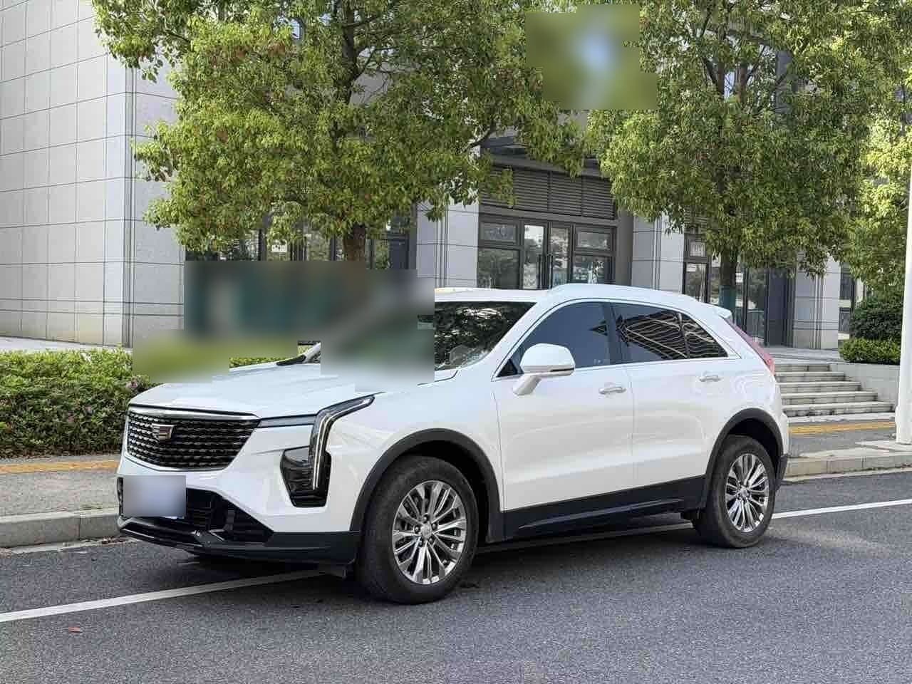 2023 Cadillac XT4 front exterior
