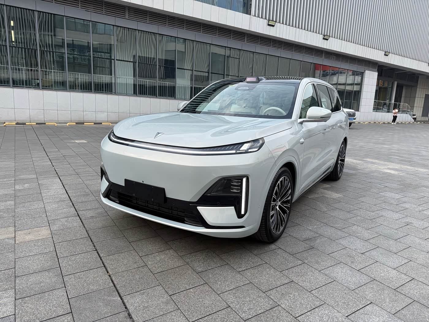 2025 Deepal Deep Blue S09 front exterior