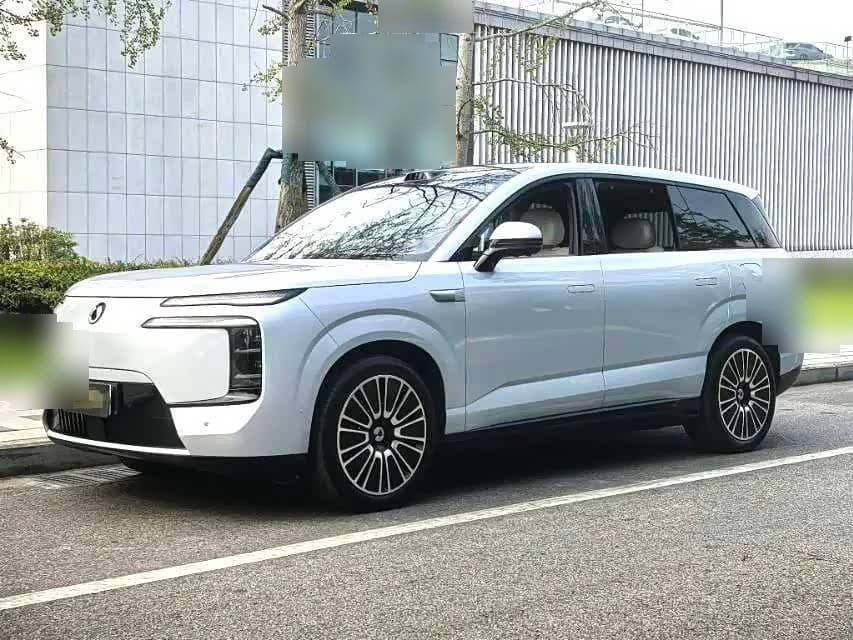 2025 Denza N8L front exterior