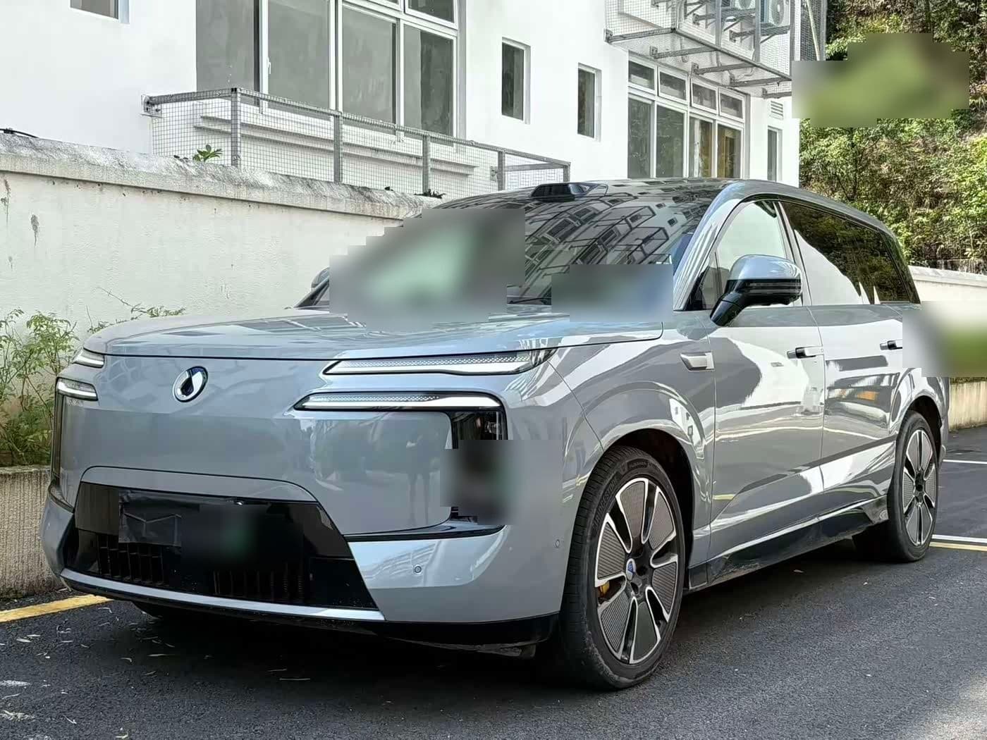 2025 Denza N8L front exterior