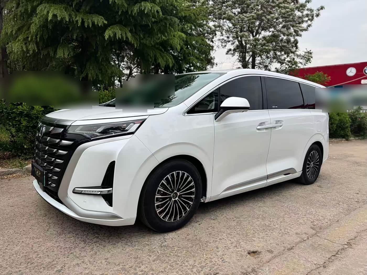 2024 Denza D9 front exterior