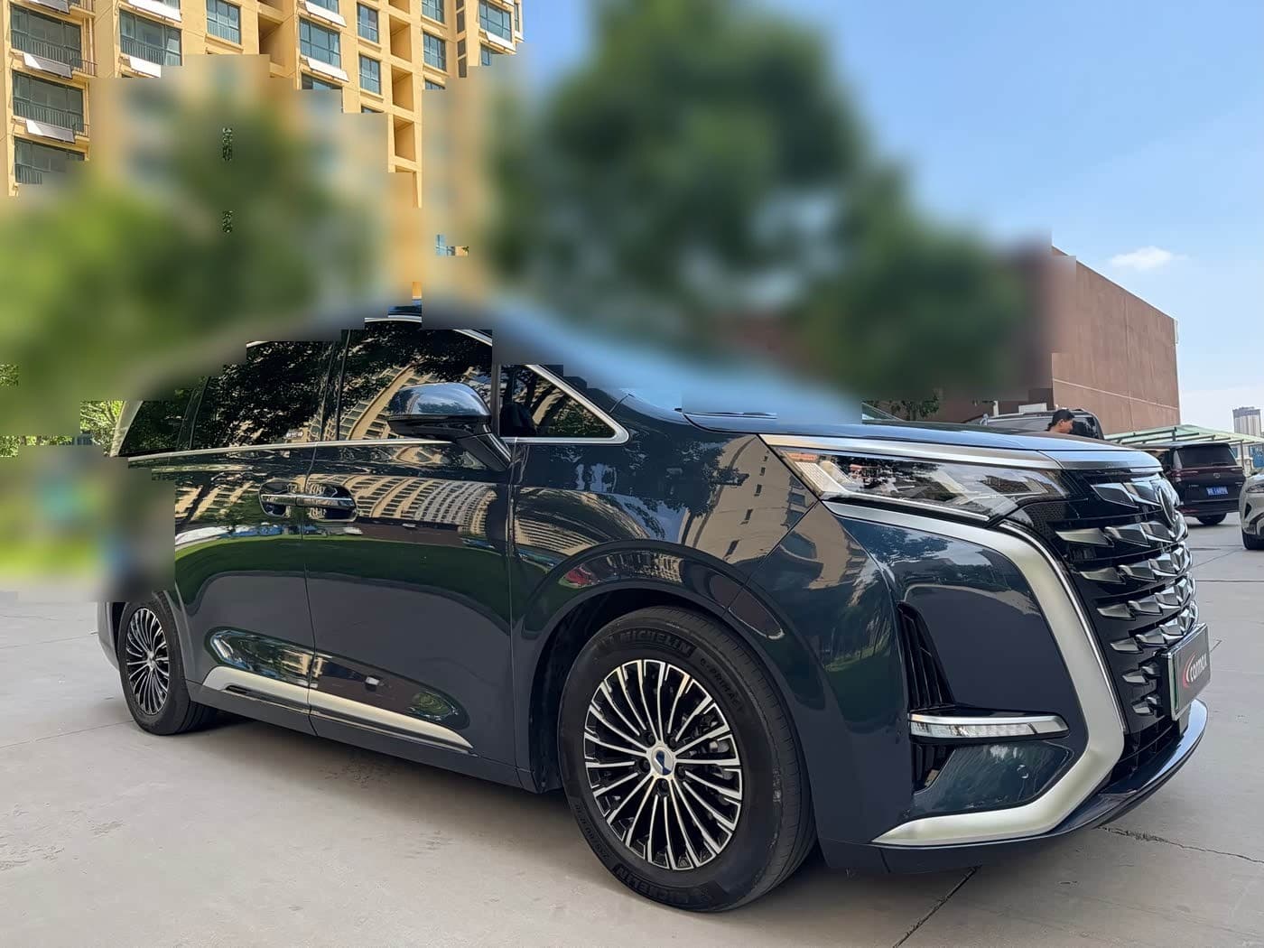 2024 Denza D9 front exterior
