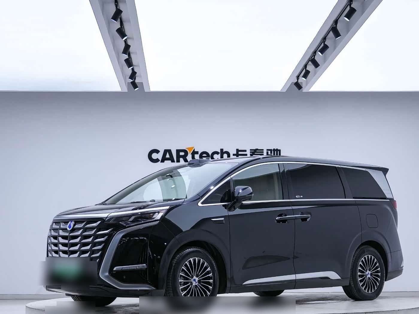 2024 Denza D9 front exterior