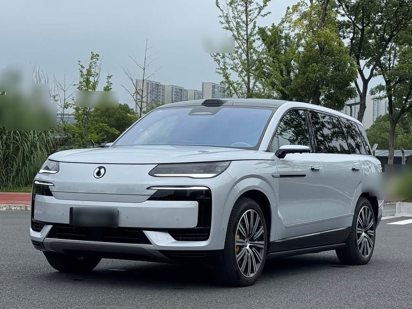 2025 Denza N9 front exterior