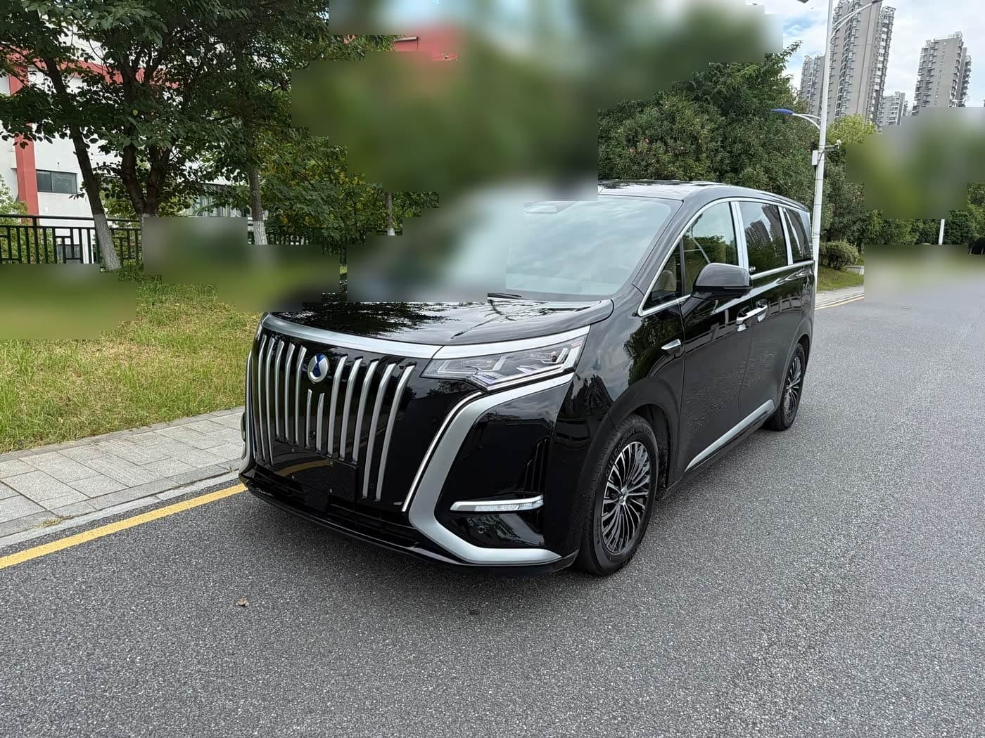 2024 Denza D9 front exterior