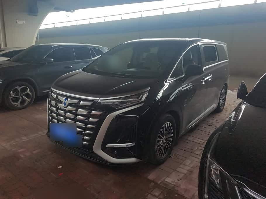 2024 Denza D9 front exterior