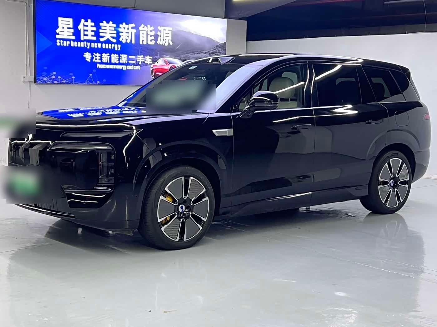 2025 Denza N8L front exterior