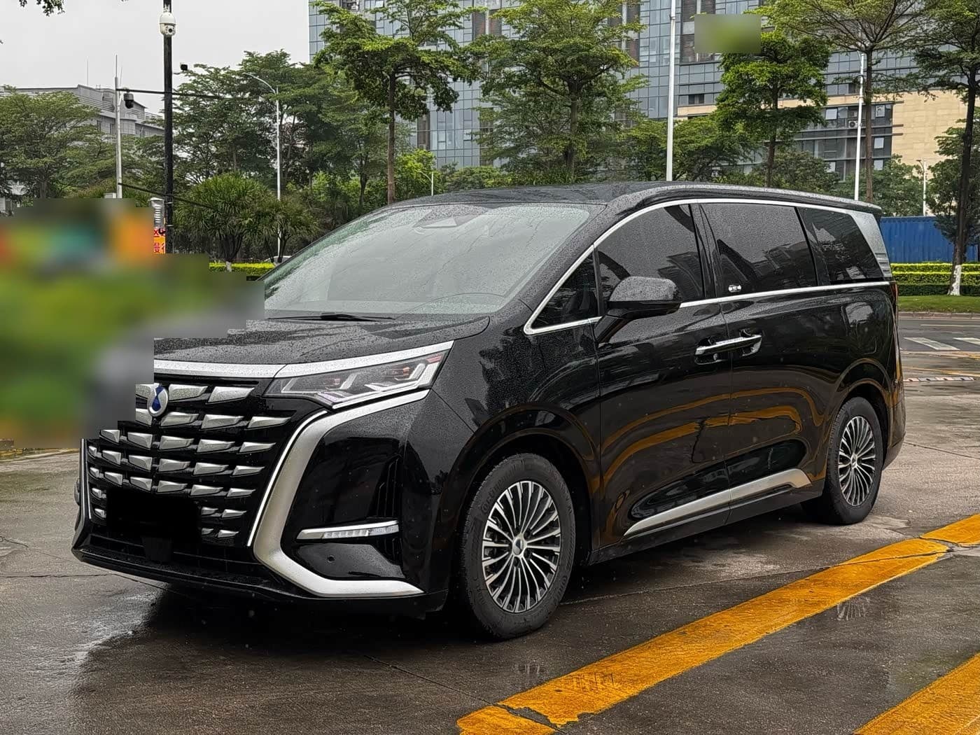 2024 Denza D9 front exterior
