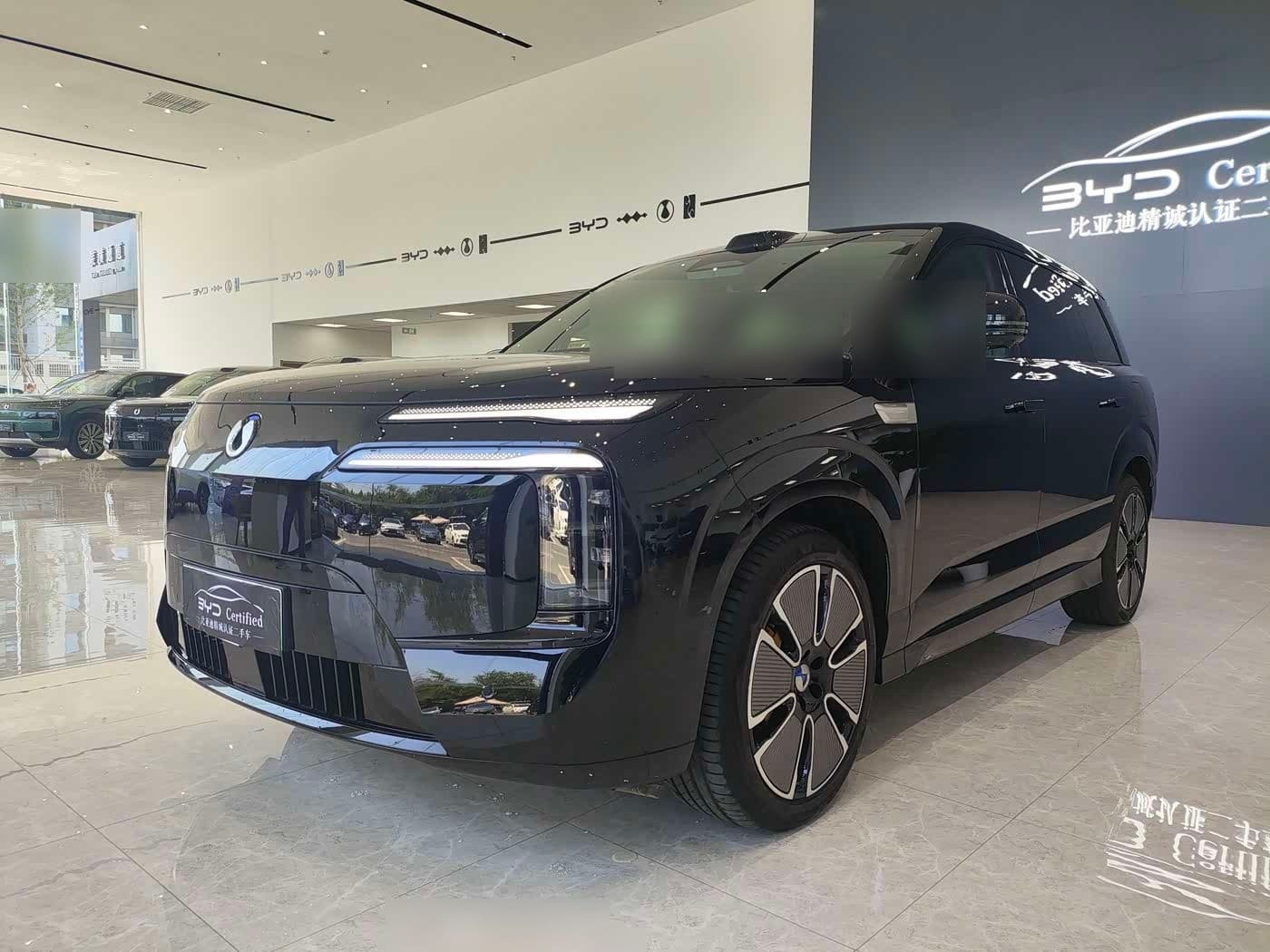2025 Denza N8L front exterior