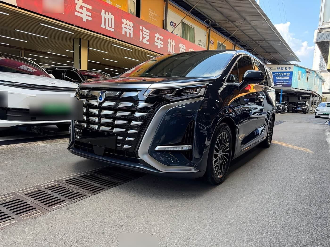 2024 Denza D9 front exterior