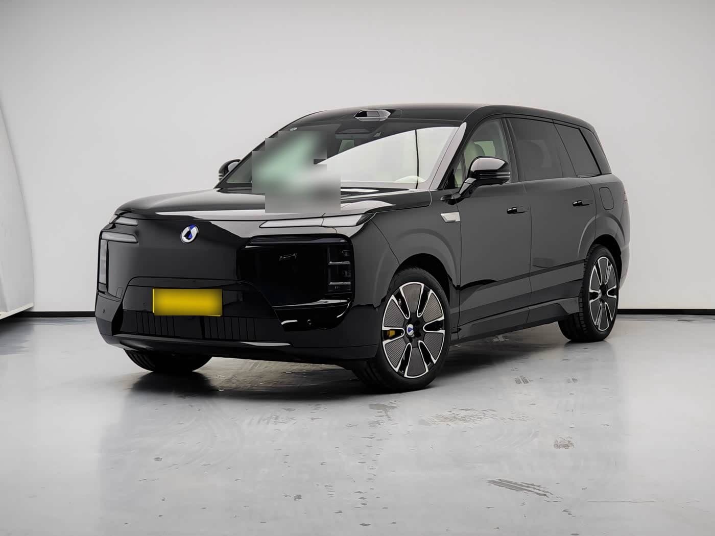 2025 Denza N8L front exterior