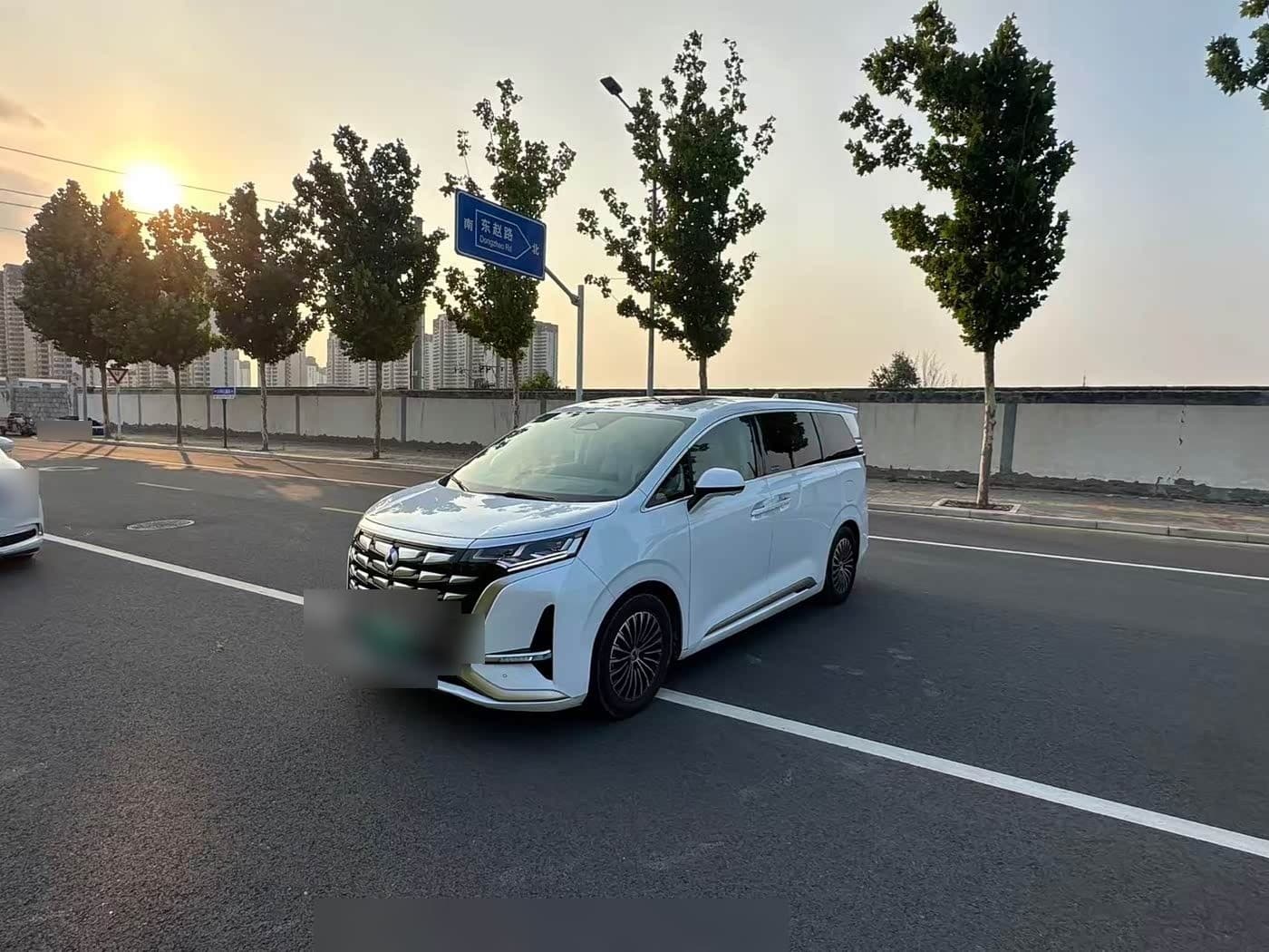 2024 Denza D9 front exterior