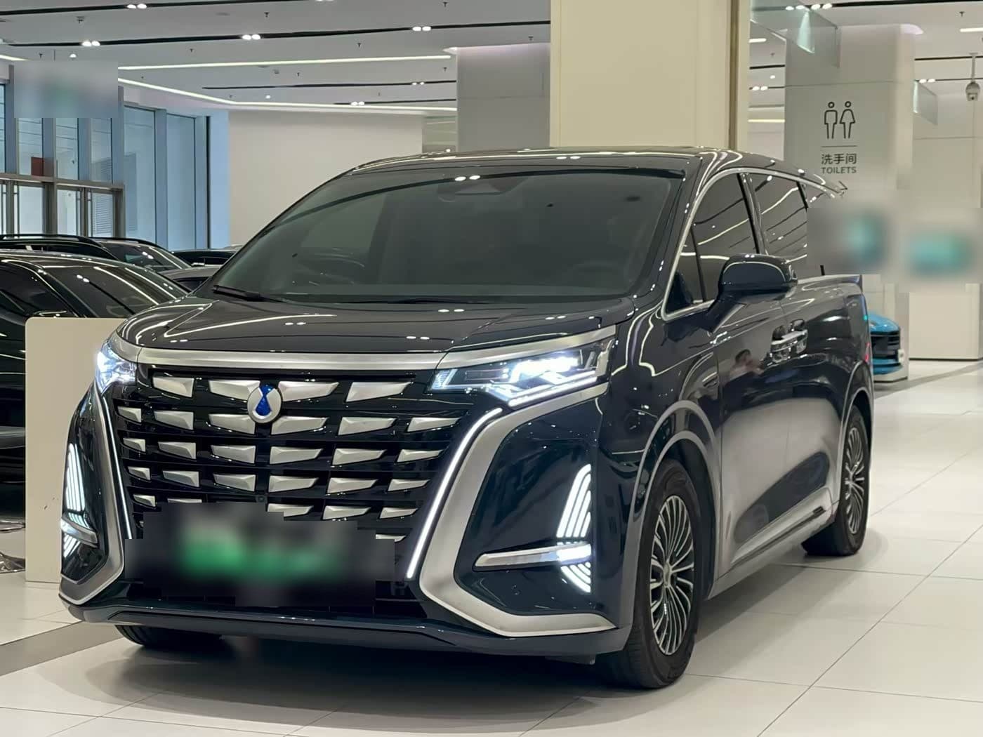 2023 Denza D9 front exterior