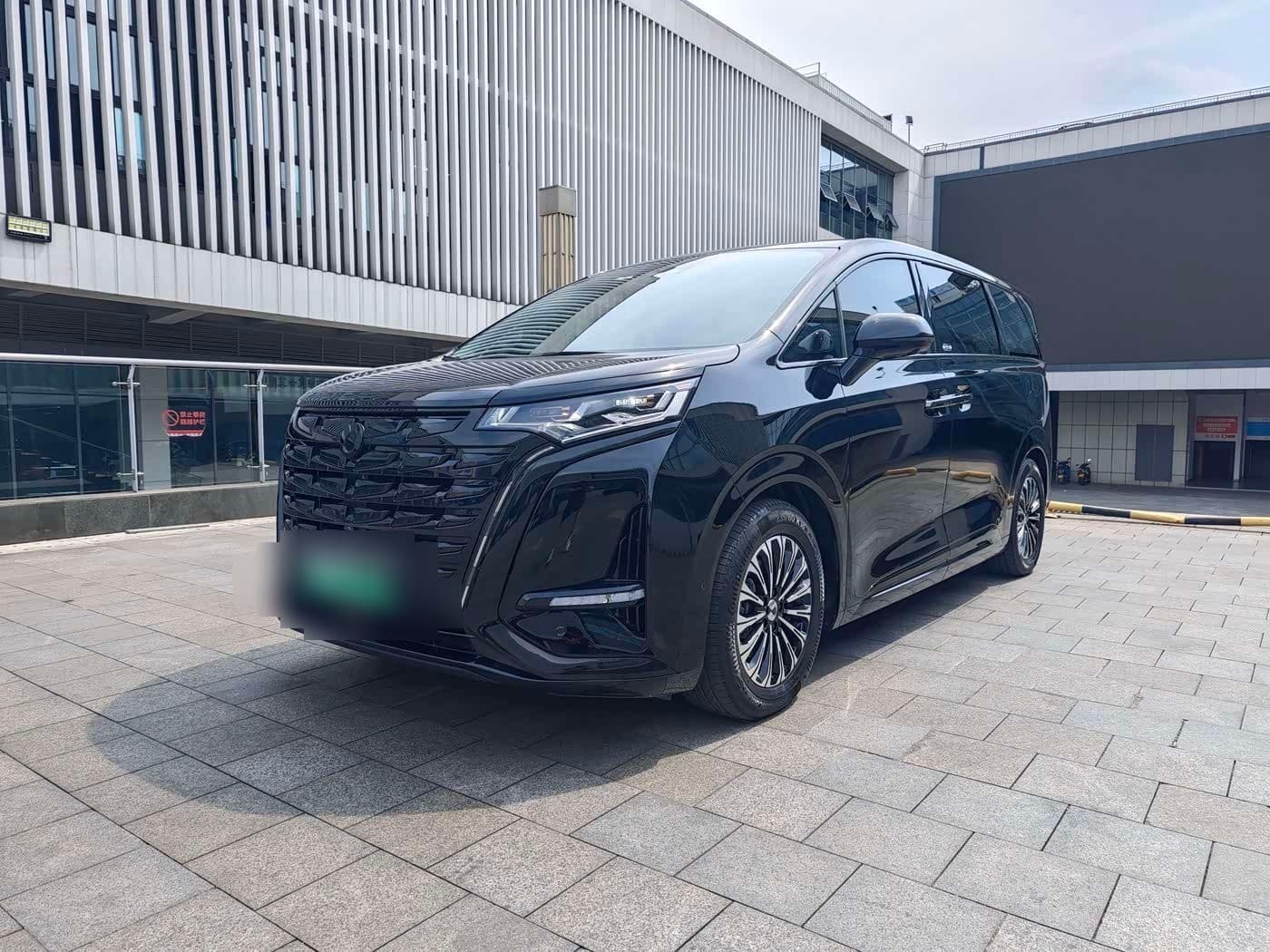2024 Denza D9 front exterior
