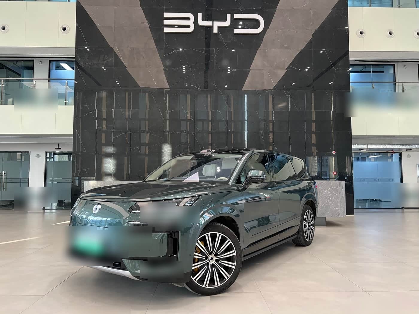 2025 Denza N9 front exterior