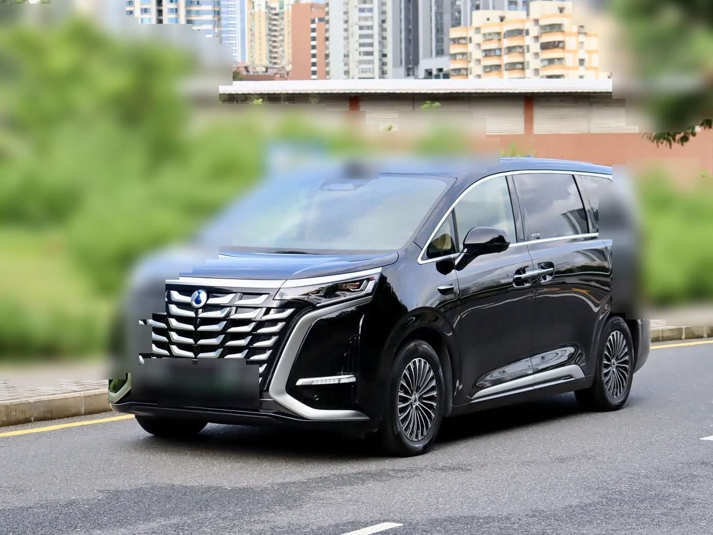 2024 Denza D9 front exterior