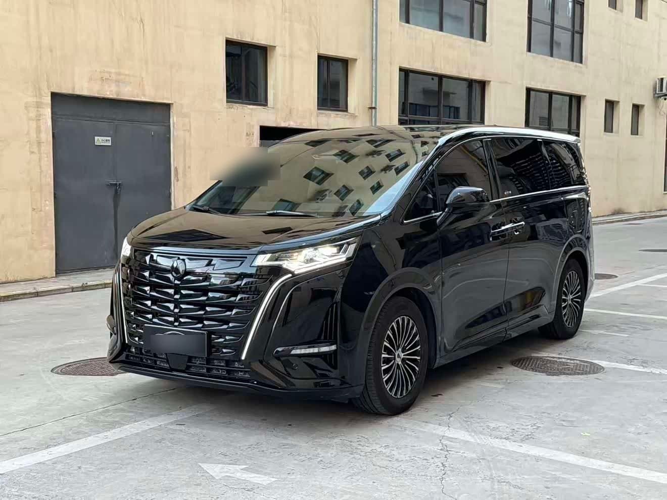 2024 Denza D9 front exterior