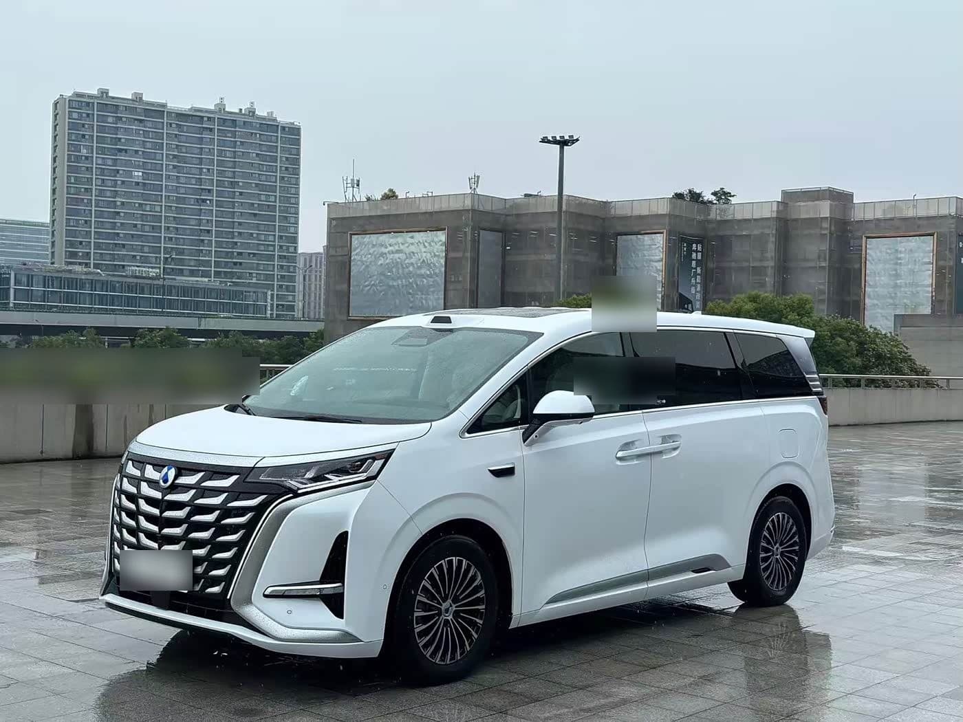 2024 Denza D9 front exterior