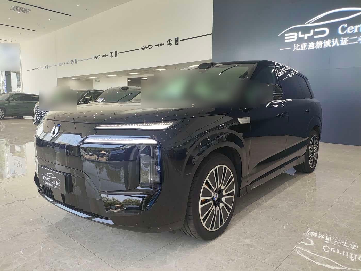 2025 Denza N8L front exterior